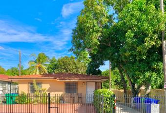 Hostel Brazilian Calle Ocho has Balcony rooms