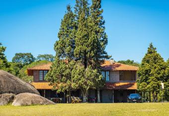 Pousada e restaurante Ref  gio Dinamarca allows 18 year olds to book a room