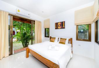 Baan Phuchalong Place has Balcony rooms