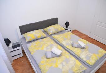 Akik Apartman stan na dan has Balcony rooms