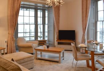 Grosvenor House APT 1 allows 18 year olds to book a room