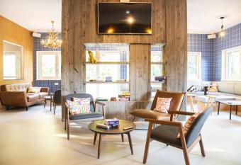 Contiki Haus Sch  neck allows 18 year olds to book a room