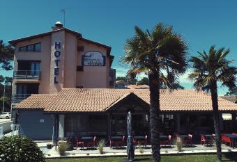 Les Jardins de L Ocean allows 18 year olds to book a room