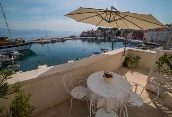 Apartments Ela - first row to the Sea has Balcony rooms