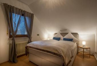 EPA Apartment - France style has Balcony rooms