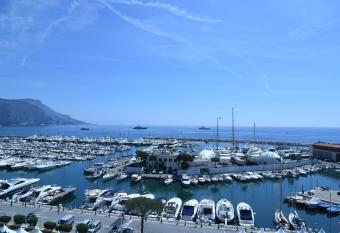 The Originals City, H  tel Frisia, Beaulieu-sur-Mer (Inter-Hotel) has Balcony rooms