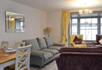 Grosvenor House APT 2 allows 18 year olds to book a room