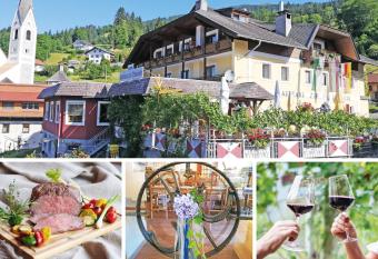 Gasthof zur Schmiede has Balcony rooms