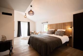 Au Calme de Hosdent allows 18 year olds to book a room