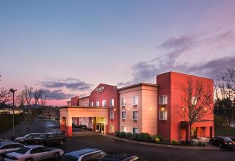 DoubleTree by Hilton Portland - Beaverton allows 18 year olds to book a room