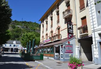 Terminus H  tel des 3 Vall  es allows 18 year olds to book a room