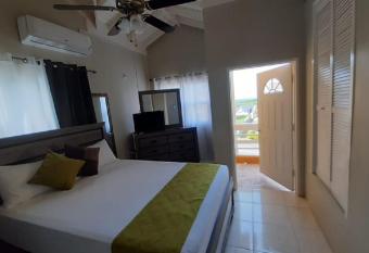 Gorgeous hideout, close to tourist attractions in Jamaica allows 18 year olds to book a room