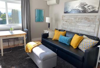 Panoramic view private 1 bedroom suite allows 18 year olds to book a room