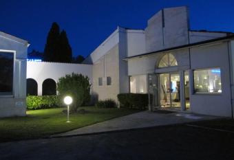 Kyriad Saintes allows 18 year olds to book a room