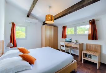Zenitude H  tel-R  sidences Mandelieu la Napoule allows 18 year olds to book a room
