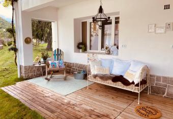 Maison Chic the Basque Bed and Breakfast has Balcony rooms