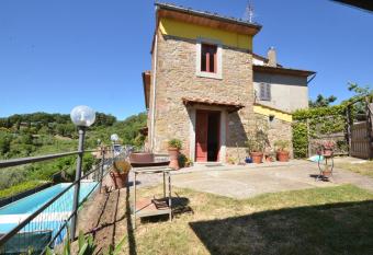 CASA PERA has Balcony rooms