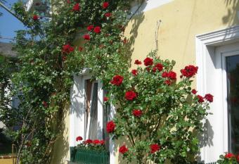 Pension Arkadenhof allows 18 year olds to book a room