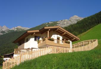 Haus Harbauer has Balcony rooms