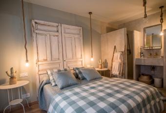 La Casita de Candela Toledo allows 18 year olds to book a room