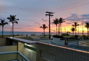 Praia grande frente da praia wi-fi allows 18 year olds to book a room