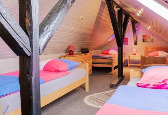 Appartement zur Rosi allows 18 year olds to book a room