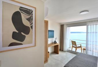 Lavinya Otel allows 18 year olds to book a room