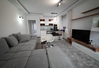 JelenaR allows 18 year olds to book a room