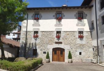 Alojamiento Rural URGAIN I y II allows 18 year olds to book a room