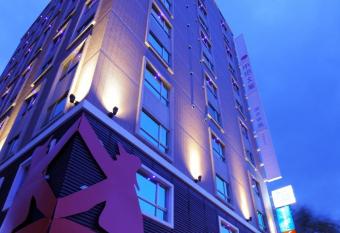 Hotelday Tamsui allows 18 year olds to book a room