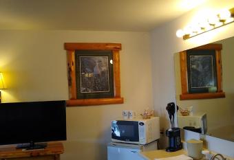 Ponderosa Motel allows 18 year olds to book a room