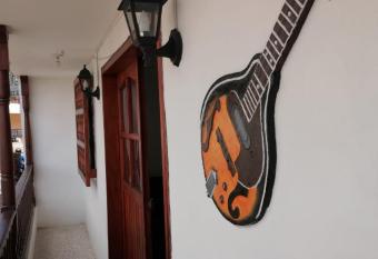 Casa Melod  a Guatap   Excelente ubicaci  n ! allows 18 year olds to book a room