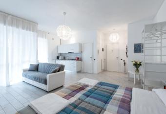 Casa Giovanni has Balcony rooms