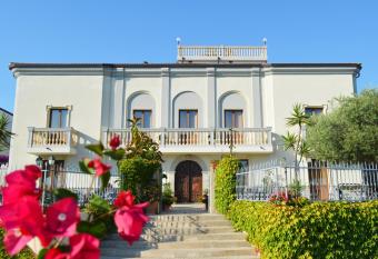 Hotel Villa Cerelis has Balcony rooms