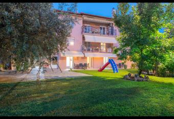 Villa Rania has Balcony rooms