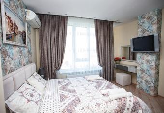 SKY EXCLUSIVE APARTMENT allows 18 year olds to book a room