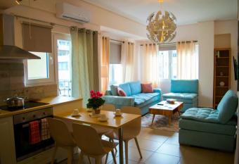 SUNNY CENTRAL LUXURY APARTMENT allows 18 year olds to book a room