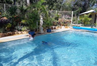 Mapleton Peaceful Provence BnB allows 18 year olds to book a room