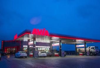 M0 Caffe & Motel allows 18 year olds to book a room