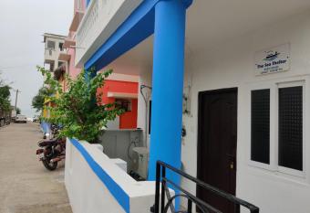 The Sea Shelter has Balcony rooms