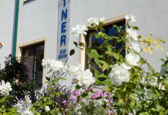 Pension Gartner allows 18 year olds to book a room