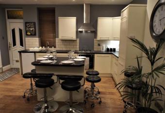 Bronte Cinema Cottage At Haworth allows 18 year olds to book a room