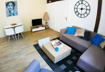 Coeur de Ville, Charmant 2 pieces, Parking/Wifi ! allows 18 year olds to book a room