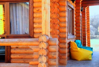 LOG HOUSE has rooms with a private hot tub