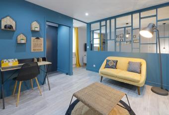 G  te de la Fr  te has Balcony rooms