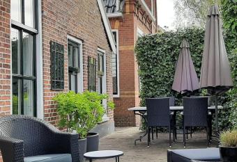 Appartement 2 Bad Nieuweschans allows 18 year olds to book a room