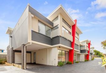 Phillip Island Townhouses has Balcony rooms