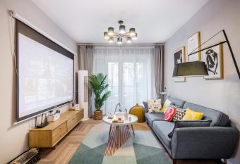 Chongqing  Jiangbei  Hongen Park   allows 18 year olds to book a room