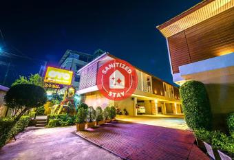 OYO 502 Bangsean Hotel allows 18 year olds to book a room