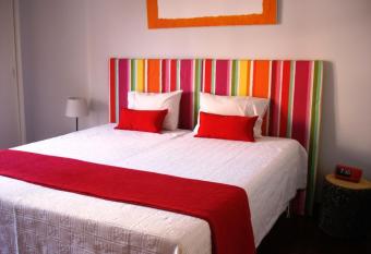 Estoril Beach Apartment has Balcony rooms